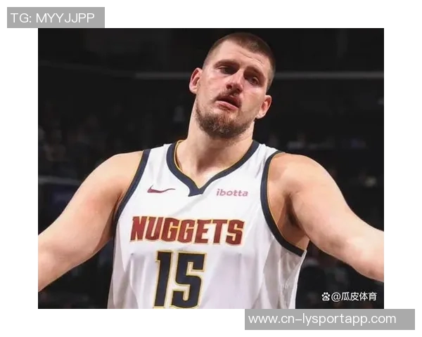 约基奇展现超凡视野与精准手法布劳恩底角三分轻松命中 约基奇展现超凡视野与精准手法布劳恩底角三分轻松命中