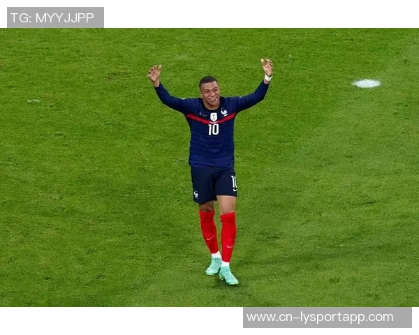 姆巴佩接过法国10号球衣责任普拉蒂尼称其理解重要性 姆巴佩接过法国10号球衣责任普拉蒂尼称其理解重要性