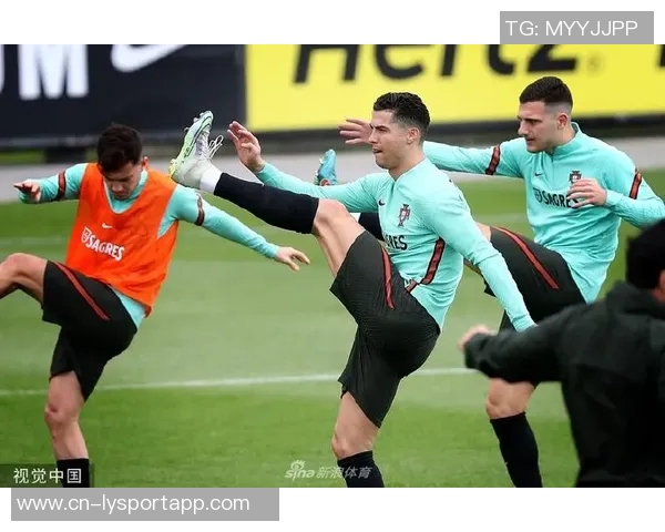 C罗分享葡萄牙队训练瞬间全力备战世预赛坚定信念不负使命 C罗分享葡萄牙队训练瞬间全力备战世预赛坚定信念不负使命