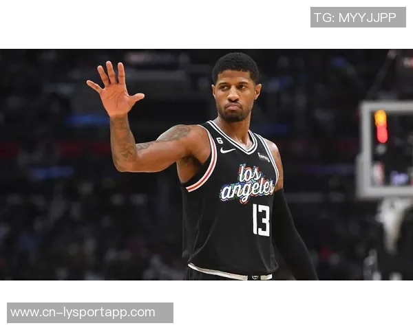 乔治参与五对五训练进展良好复出时间仍需进一步观察 乔治参与五对五训练进展良好复出时间仍需进一步观察