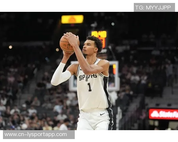 马刺未能充分挖掘文班潜力主帅战术安排遭质疑与不满 马刺未能充分挖掘文班潜力主帅战术安排遭质疑与不满