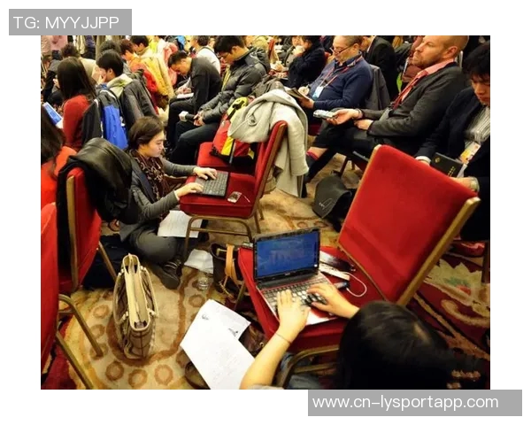 媒体人认为小杨应坚持演艺道路不必急于发展联盟从小角色做起更有前途 媒体人认为小杨应坚持演艺道路不必急于发展联盟从小角色做起更有前途