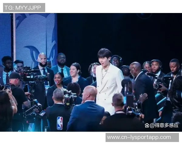 杨瀚森崛起为偶像的背后是强大粉丝群体的支持与期待 杨瀚森崛起为偶像的背后是强大粉丝群体的支持与期待